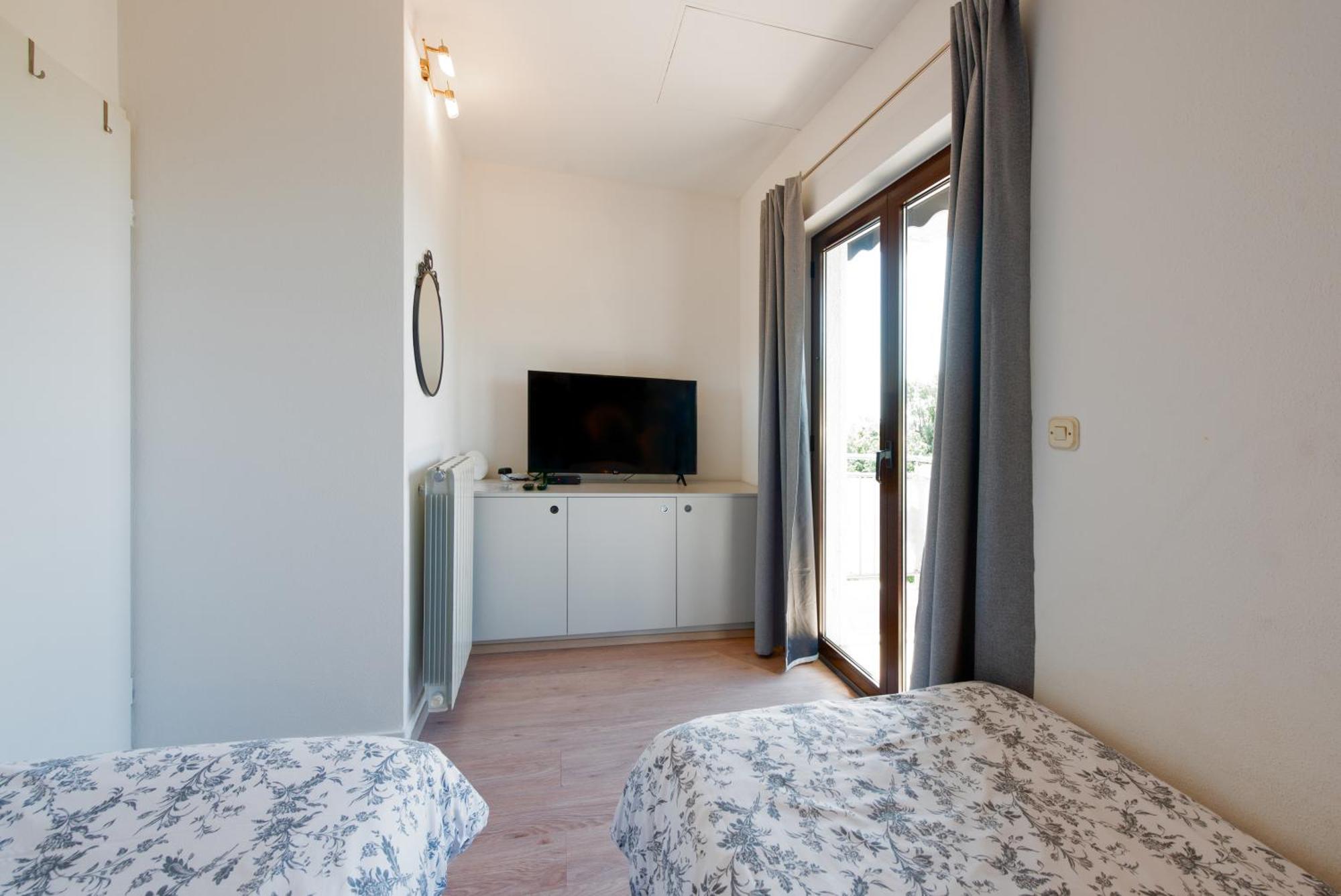 מטולי Apartments Dorijan With Pool מראה חיצוני תמונה