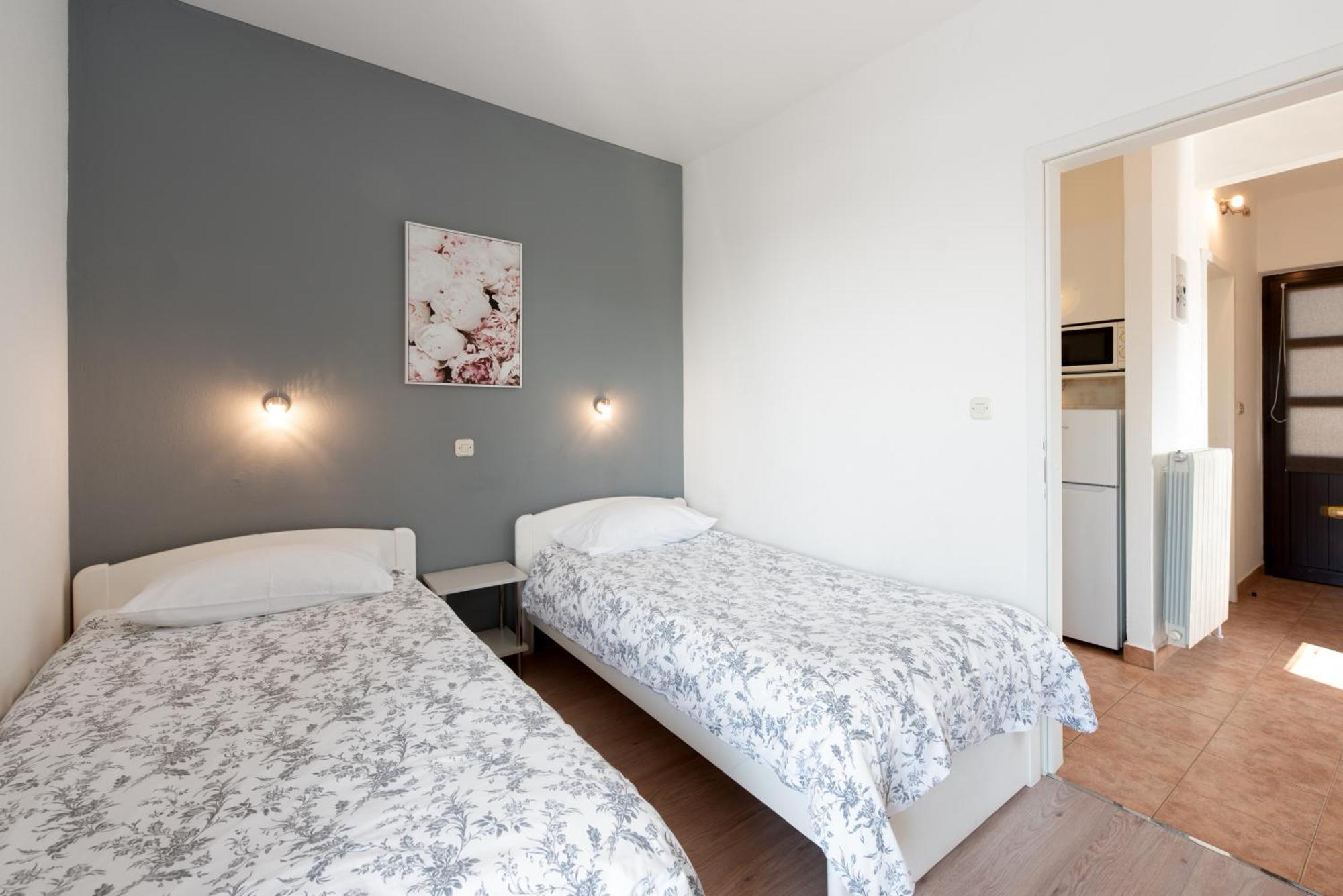 מטולי Apartments Dorijan With Pool מראה חיצוני תמונה